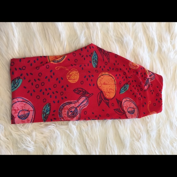 LULAROE RED FRUIT INSPIRED ONE SIZE LEGGINGS - Picture 2 of 5